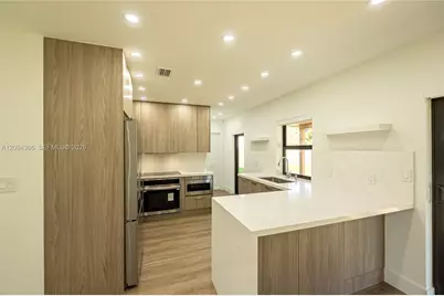 14515 Mahogany Ct, Miami Lakes, FL 33014 - Photo 6