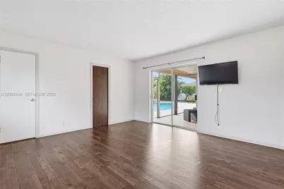 653 NW 100 Ln, Coral Springs, FL 33071 - Photo 16