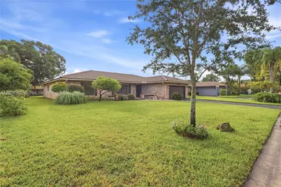 653 NW 100 Ln, Coral Springs, FL 33071 - Photo 2