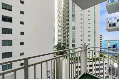 185 SE 14th Ter #1402, Miami, FL 33131 - Photo 18