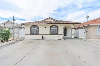 10124 NW 127th Ter, Hialeah Gardens, FL 33018 - Photo 2