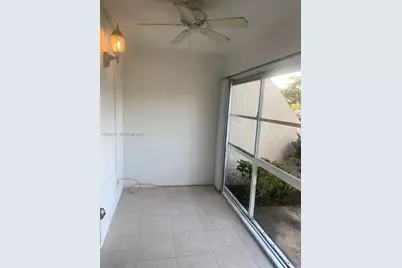 100 Lakeview Dr #106, Weston, FL 33326 - Photo 10