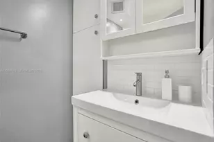 2001 Atlantic Shores Blvd, Hallandale Beach, FL 33009 - Photo 18