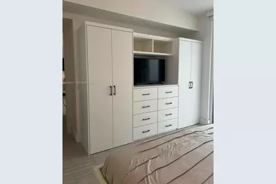 1300 Brickell Bay Dr #1711, Miami, FL 33131 - Photo 8