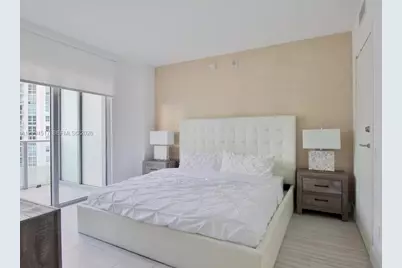 1300 Brickell Bay Dr #1711, Miami, FL 33131 - Photo 6