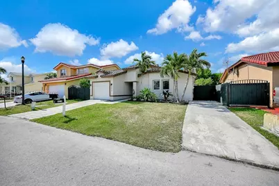 8574 SW 211th Ter, Cutler Bay, FL 33189 - Photo 2