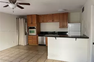 637 Executive Center Dr, West Palm Beach, FL 33401 - Photo 2