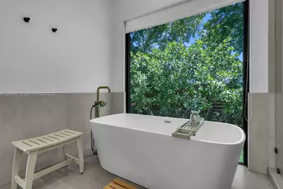 2471 NE 201st St, Miami, FL 33180 - Photo 42