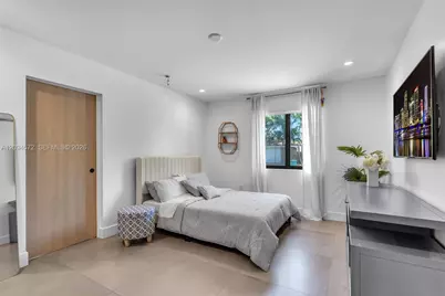 2471 NE 201st St, Miami, FL 33180 - Photo 32