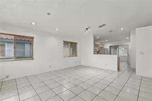 606 NW 208th Way, Pembroke Pines, FL 33029 - Photo 10