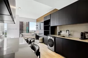 20 NE 11th St, Miami, FL 33132 - Photo 2