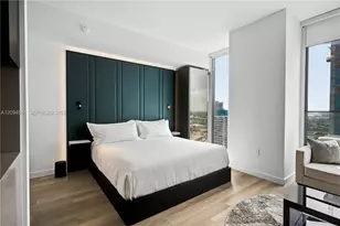 20 NE 11th St, Miami, FL 33132 - Photo 12