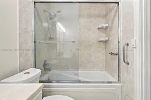 9670 Fontainebleau Blvd, Miami, FL 33172 - Photo 20