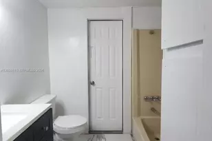 21870 NW 1st St, Pembroke Pines, FL 33029 - Photo 14