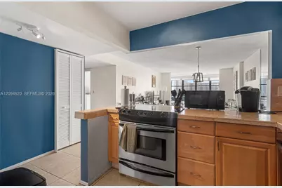 800 Parkview Dr #1006, Hallandale Beach, FL 33009 - Photo 24