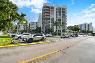 800 Parkview Dr, Hallandale Beach, FL 33009 - Photo 8