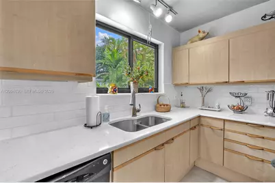7701 Center Bay Dr, North Bay Village, FL 33141 - Photo 24