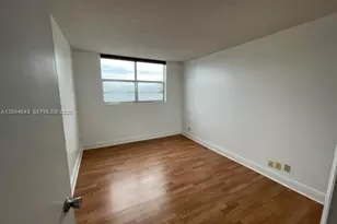 470 Executive Center Dr, West Palm Beach, FL 33401 - Photo 2