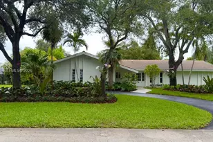 7521 SW 175th St, Palmetto Bay, FL 33157 - Photo 1