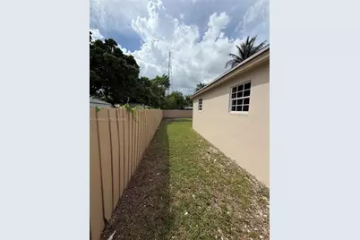 520 W 22nd St, Hialeah, FL 33010 - Photo 2