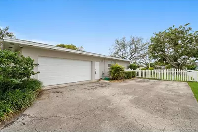 16220 SW 88th Ave Rd, Palmetto Bay, FL 33157 - Photo 2