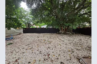 1044 NW 64th St, Miami, FL 33150 - Photo 18