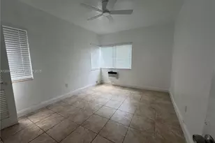 738 15th St, Miami Beach, FL 33139 - Photo 4