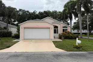 33 Bentwater Cir, Boynton Beach, FL 33426 - Photo 1