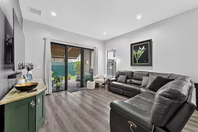 3226 W 97th St, Hialeah, FL 33018 - Photo 4