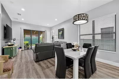 3226 W 97th St, Hialeah, FL 33018 - Photo 14