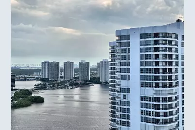 3500 Mystic Pointe Dr #3002, Aventura, FL 33180 - Photo 4
