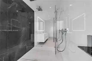 300 Biscayne Blvd Way, Miami, FL 33131 - Photo 22