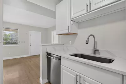 5197 NE 14th Ave, Pompano Beach, FL 33064 - Photo 10