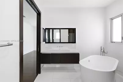 8221 NW 34th Dr, Doral, FL 33122 - Photo 40