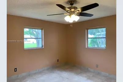 1024 NW 90th Way, Plantation, FL 33322 - Photo 10