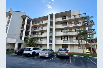 8881 A Fontainebleau Blvd #307, Miami, FL 33172 - Photo 2