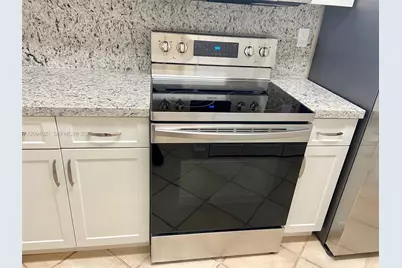 8881 A Fontainebleau Blvd #307, Miami, FL 33172 - Photo 8
