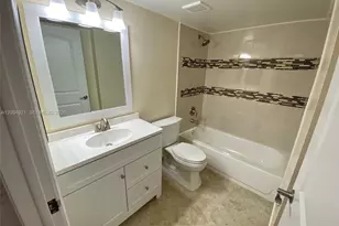 8881A Fontainebleau Blvd, Miami, FL 33172 - Photo 16