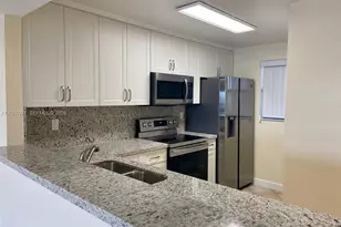 8881A Fontainebleau Blvd, Miami, FL 33172 - Photo 4
