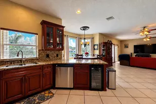 1021 NW 185th Ave, Pembroke Pines, FL 33029 - Photo 12
