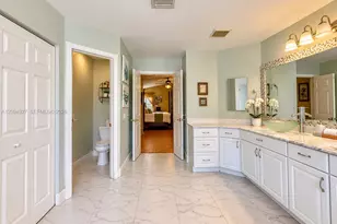 1021 NW 185th Ave, Pembroke Pines, FL 33029 - Photo 30