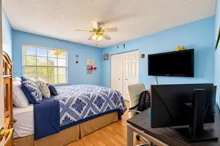 1021 NW 185th Ave, Pembroke Pines, FL 33029 - Photo 32
