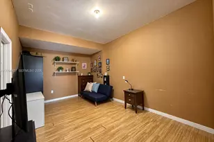 1021 NW 185th Ave, Pembroke Pines, FL 33029 - Photo 10