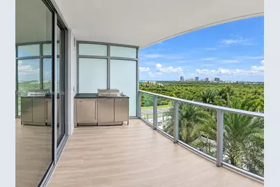 2411 Laguna Circle #802, Miami, FL 33181 - Photo 2