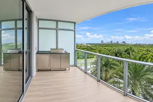 2411 Laguna Cir, Miami, FL 33181 - Photo 2