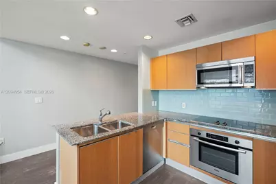 1050 Brickell Ave #1418, Miami, FL 33131 - Photo 8