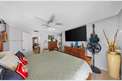 1950 W 54th St #206, Hialeah, FL 33012 - Photo 16