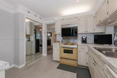329 SE 3rd St #502P, Hallandale Beach, FL 33009 - Photo 14