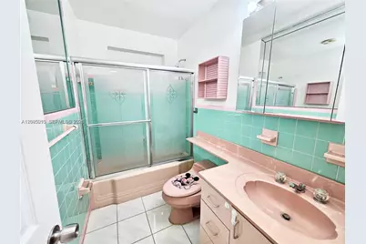 4596 E 8th Ct, Hialeah, FL 33013 - Photo 8