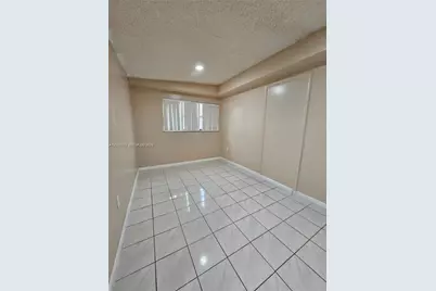 4596 E 8th Ct, Hialeah, FL 33013 - Photo 18